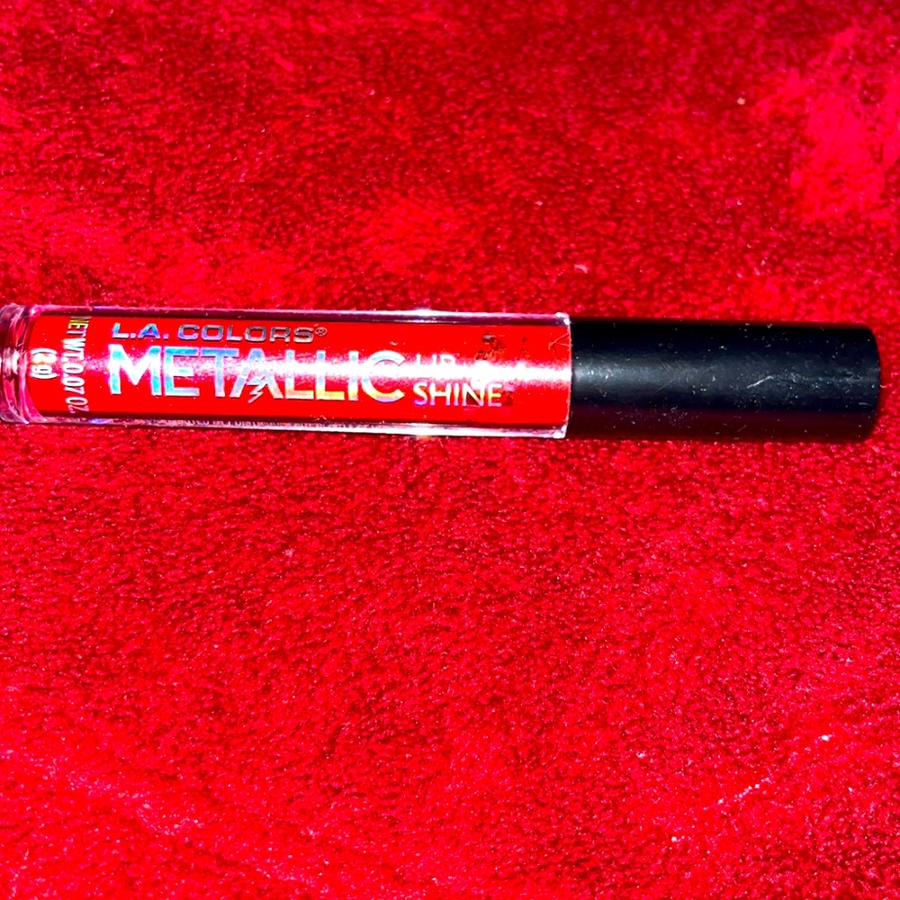 🎈 3 for 15 any items w/🎈L.A.Colors metallic women’s makeup